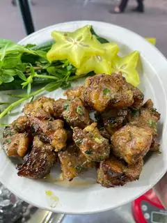 Hình ảnh Thịt Vai Giòn Nướng Mắm, Hành - 200g