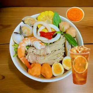 Hình ảnh Combo no nê ( 1 bún thái cay siêu topping - 1 trà tắc cam xí muội))