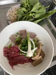 Hình ảnh Phở bò tái nạm viên