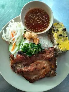 Hình ảnh Cơm tấm sườn chả