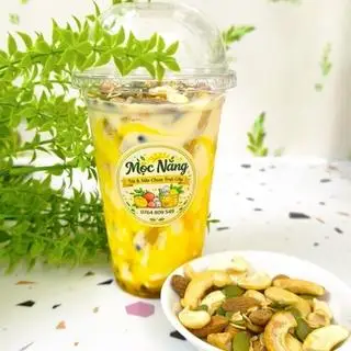 Hình ảnh Sữa chua chanh dây ăn kèm ngũ cốc hạt (mặc định để đá riêng)