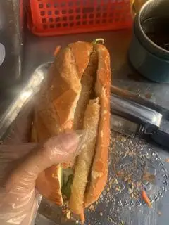 Hình ảnh Bánh mì thịt nướng ram giòn chay