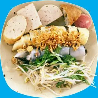 Hình ảnh Nửa bánh cuốn trứng - nửa bánh cuốn thường