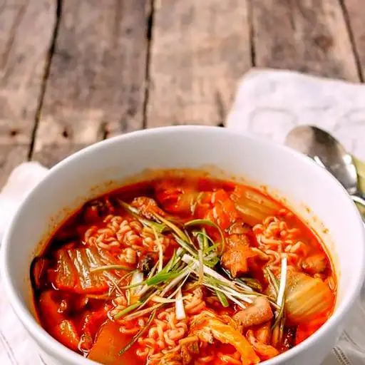 Hình ảnh Mỳ cay bò kimchi