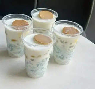 Hình ảnh Chè dừa dầm fulltoping + bánh flan size 500ml
