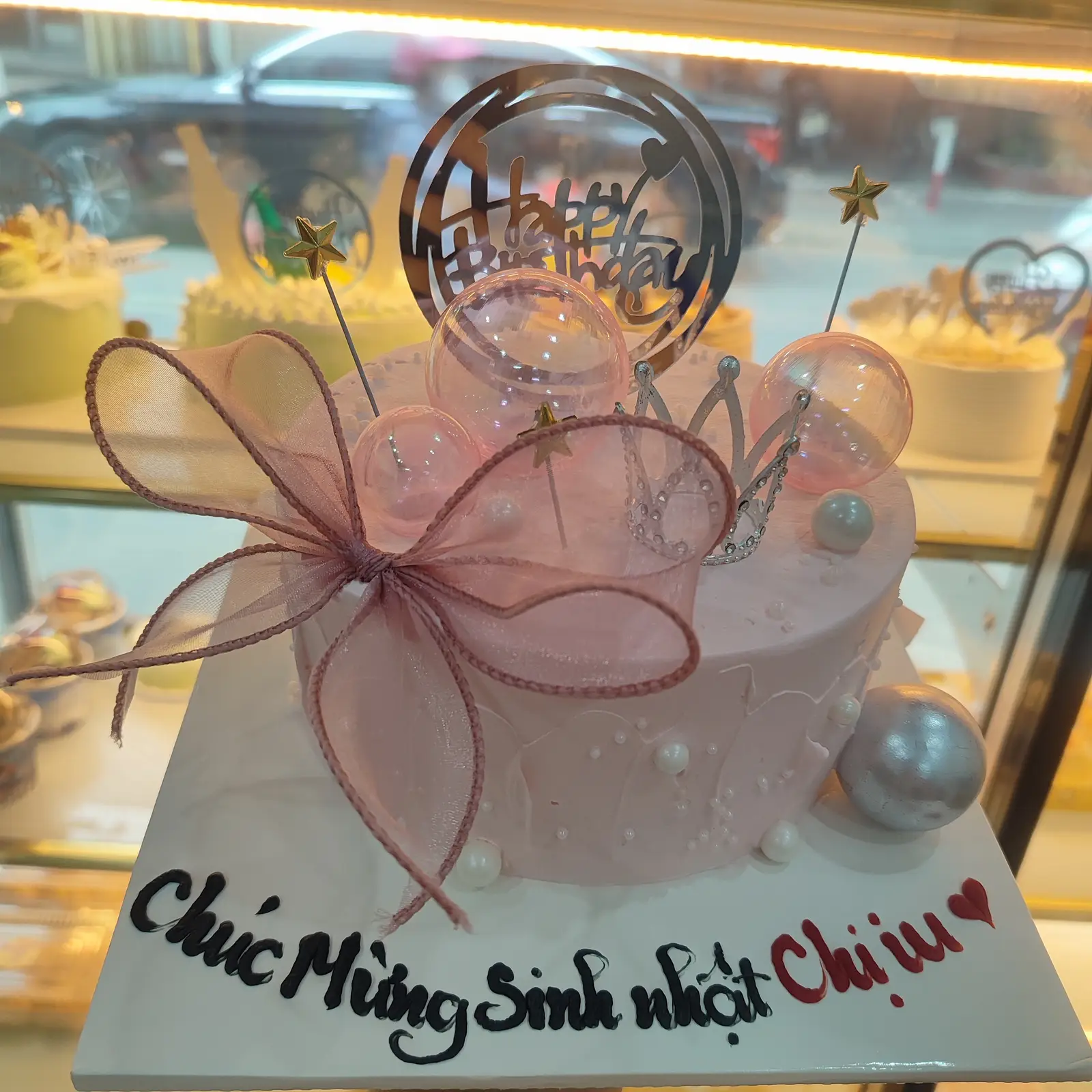 Hình ảnh Bánh kem vương miện trang trí nơ size 16