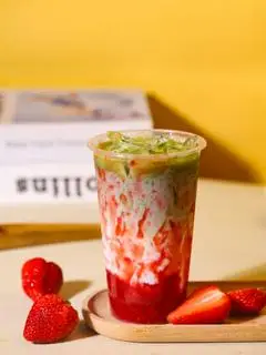 Hình ảnh Matcha latte dâu L