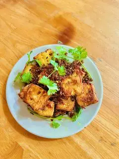 Hình ảnh Cơm đậu hủ chiên xả ớt