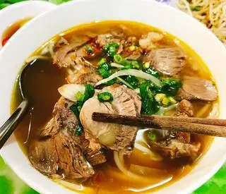Hình ảnh BÚN BÒ BẮP HOA + NẠM THÊM 3 MIẾNG BẮP 