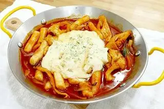 Hình ảnh TOKBOKKI TRUYỀN THỐNG PHỦ PHÔ MAI 