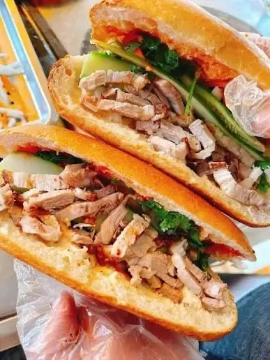 Hình ảnh Bánh mì heo quay(phần nhỏ)