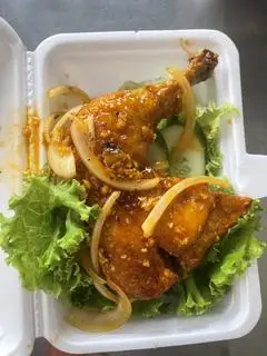 Hình ảnh Cơm gà chiên mắm tỏi
