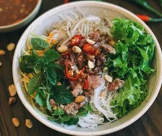 Hình ảnh Bún mắm nêm bò tái