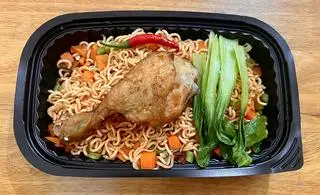 Hình ảnh Mì trộn đùi gà 