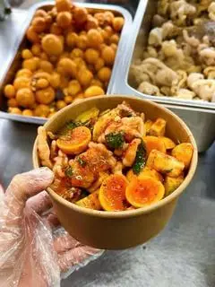 Hình ảnh Chân gà mix trứng non 