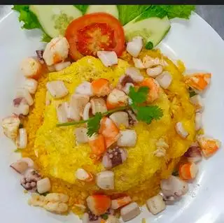 Hình ảnh Cơm hải sản phủ trứng