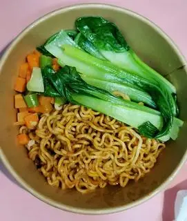 Hình ảnh Mì trộn rau củ