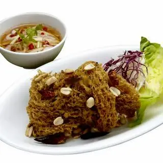 Hình ảnh Gỏi cá trê chiên xù