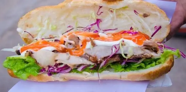 Hình ảnh Kebab Dài ( bánh mì  ổ truyền thống)