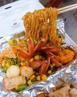 Hình ảnh Mì trộn trứng ốp la 