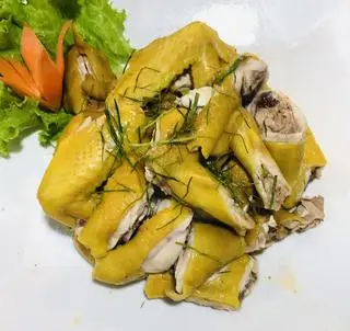 Hình ảnh GÀ HẤP LÁ CHANH 1/2 CON CHẶT SẴN