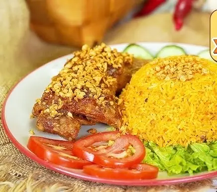 Hình ảnh Cơm gà xốt mắm tỏi má đùi