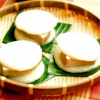 Hình ảnh Bánh giầy kẹp chả lụa