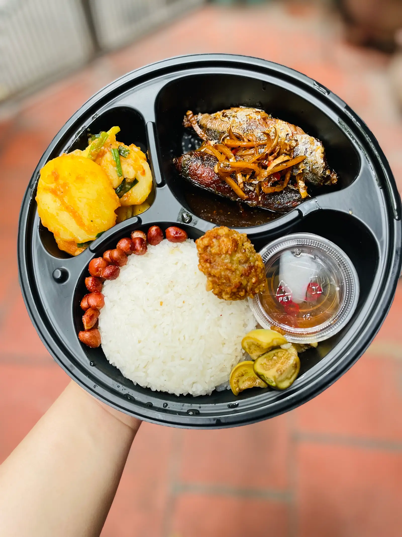 Hình ảnh Cơm Cá Nục Rim Mặn Ngọt