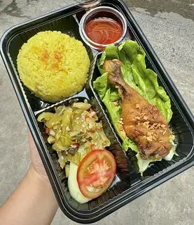 Hình ảnh Cơm đùi gà sốt mắm tỏi Sam Sam