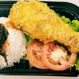 Hình ảnh cơm gà rán giòn tan đùi