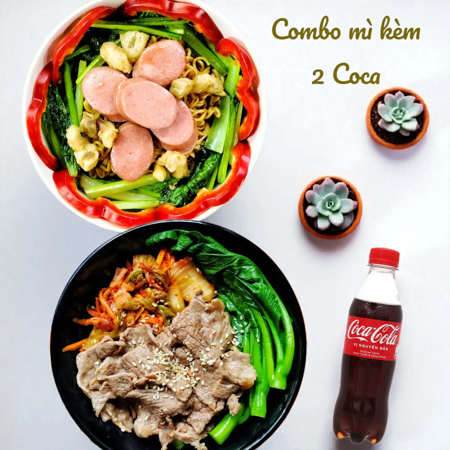 Hình ảnh combo mì: 1 Mì trộn bò kim chi + 1 mì trộn xúc xích đức tóp mỡ (kèm 2 Coca hoặc nước suối)