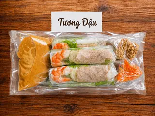 Hình ảnh Combo 3 cuốn :+nước chấm(Tương Đậu)+3/cuốn: tôm+thịt luộc(rau:sà lách-diếp cá-húng cây)