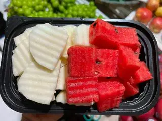 Hình ảnh khay dưa hấu mix đậu mát(kèm muối)