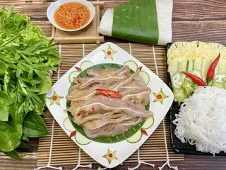 Hình ảnh Tai heo cuốn bánh tráng - phần 2 người