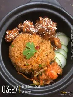 Hình ảnh Cơm chiên kim chi gà viên sốt chua ngọt