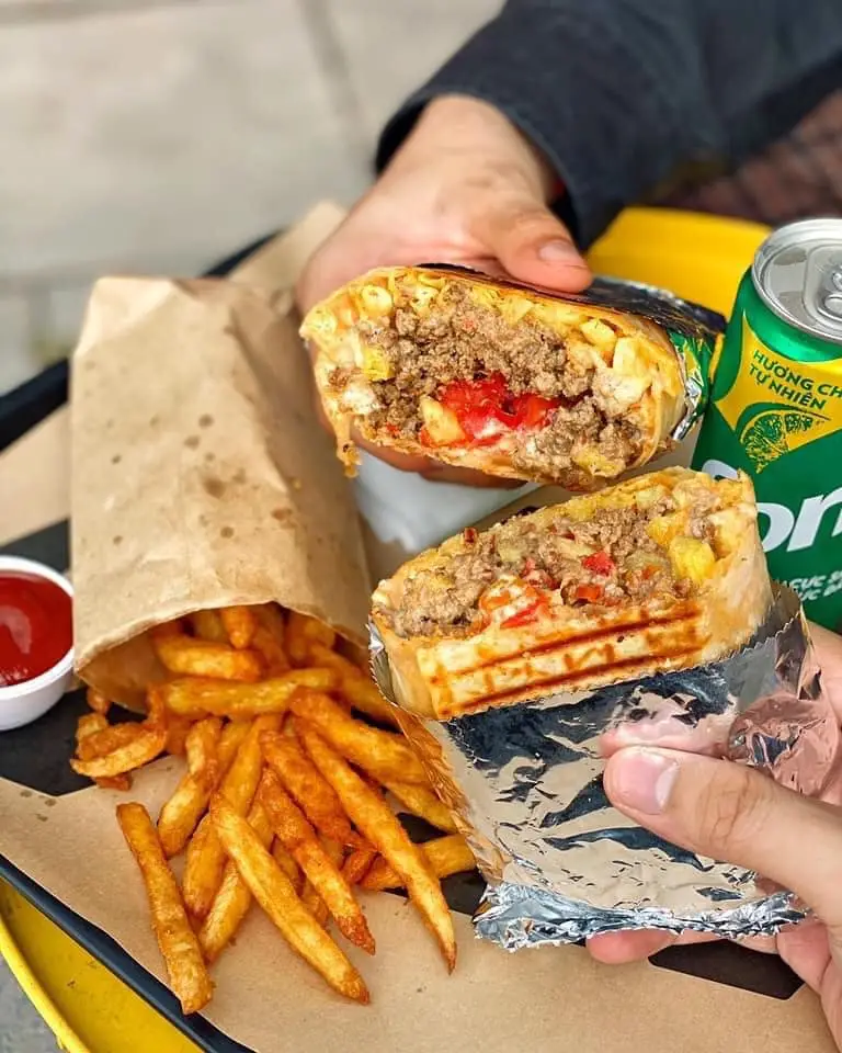 Hình ảnh Tacos thịt nướng + bò bằm