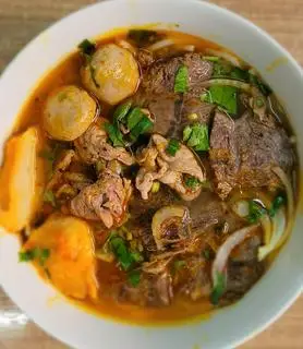 Hình ảnh Bún bò ( bắp, chả,tái,bò viên)