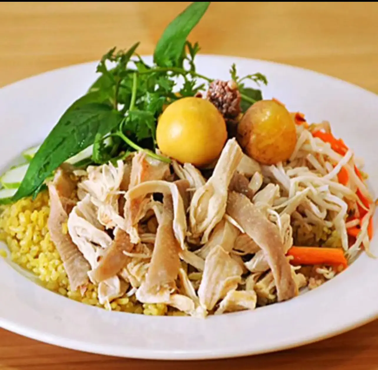 Hình ảnh Cơm Gà Xé Trứng Non 