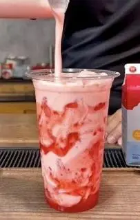 Hình ảnh Sữa chua lắc dâu