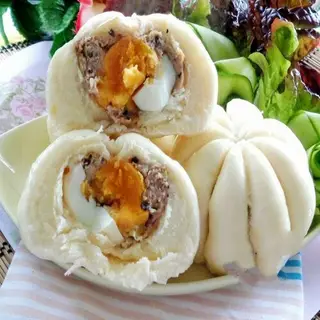 Hình ảnh Bánh bao thập cẩm trứng muối