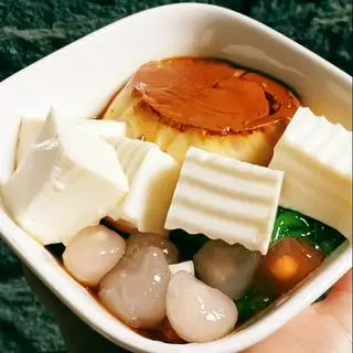Hình ảnh Chè Caramel mix Khúc Bạch