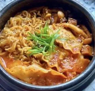 Hình ảnh Mì cay Mandu hải sản