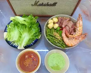 Hình ảnh Bún thái tôm và bò