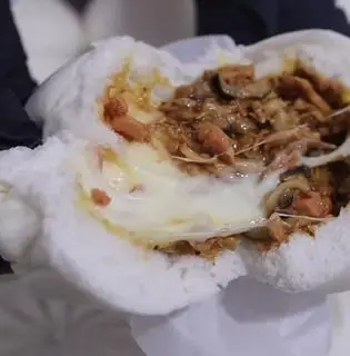 Hình ảnh Bánh bao gà nấm phô mai (bánh nóng)