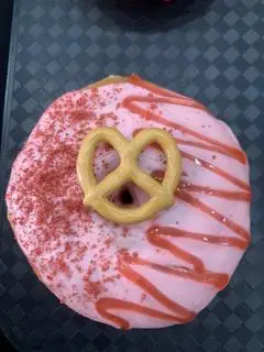 Hình ảnh Donut dâu