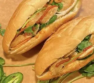 Hình ảnh Nhân gà nướng bánh mì