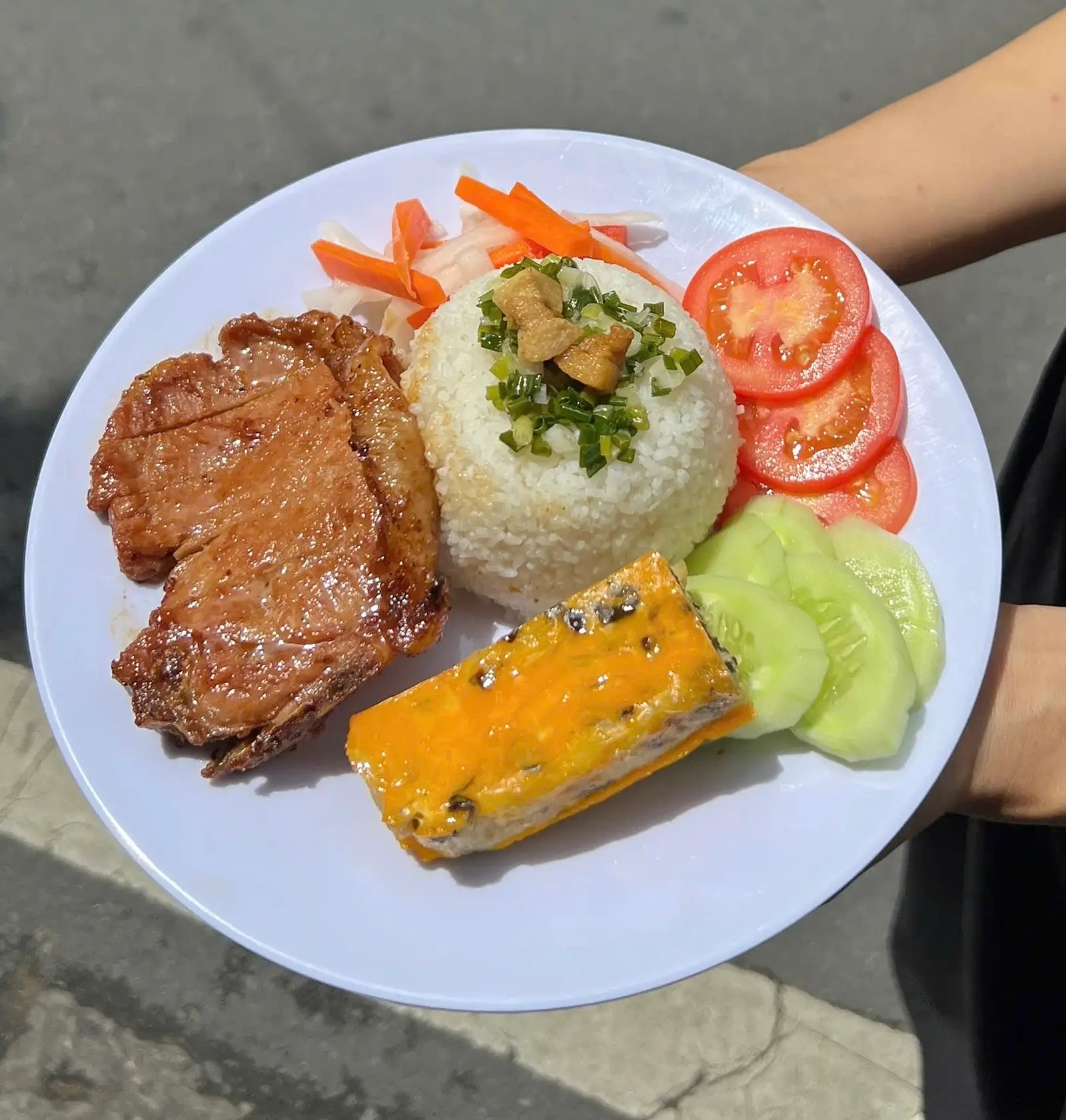 Hình ảnh Cơm sườn ngon - chả - canh