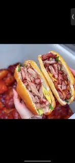 Hình ảnh Bánh mì xá xíu