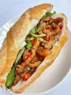 Hình ảnh Bánh mì chả cá đặc biệt
