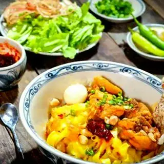 Hình ảnh Mì thịt trứng chả